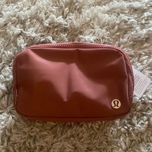 Lululemon everywhere belt bag